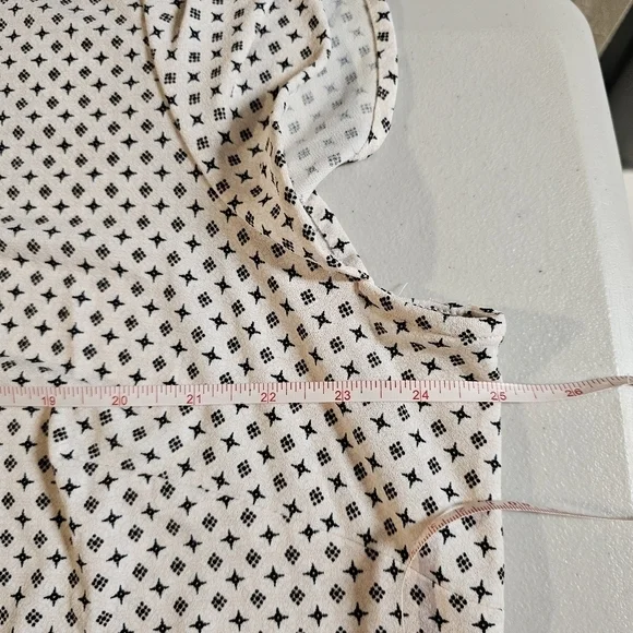 Adrianna Papell Geometric Print Split Neck‎ Flutter Sleeve Top Plus Size 2X - Picture 8 of 11